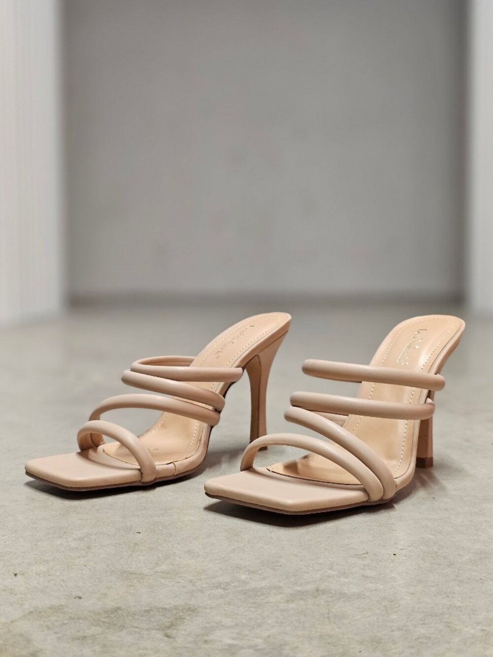 Strappy Nude High Heel Sandals With Square Toe And Stiletto Design LovMark Women